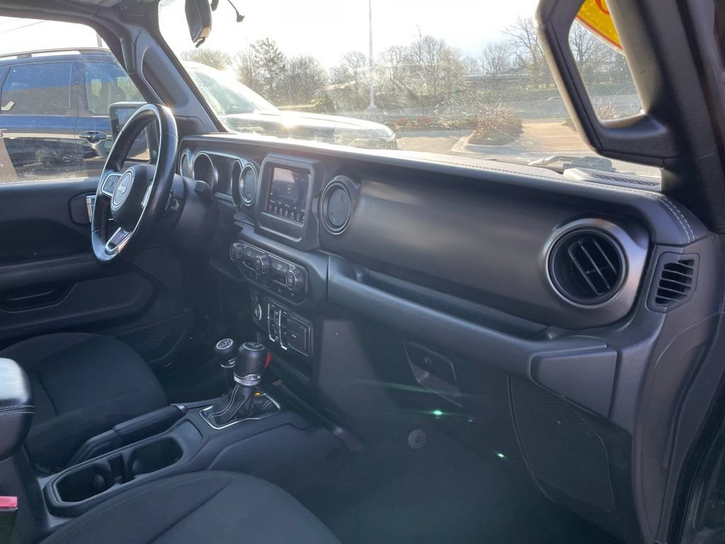 Used 2021 Jeep Wrangler Unlimited Sahara AWD/4WD image 28