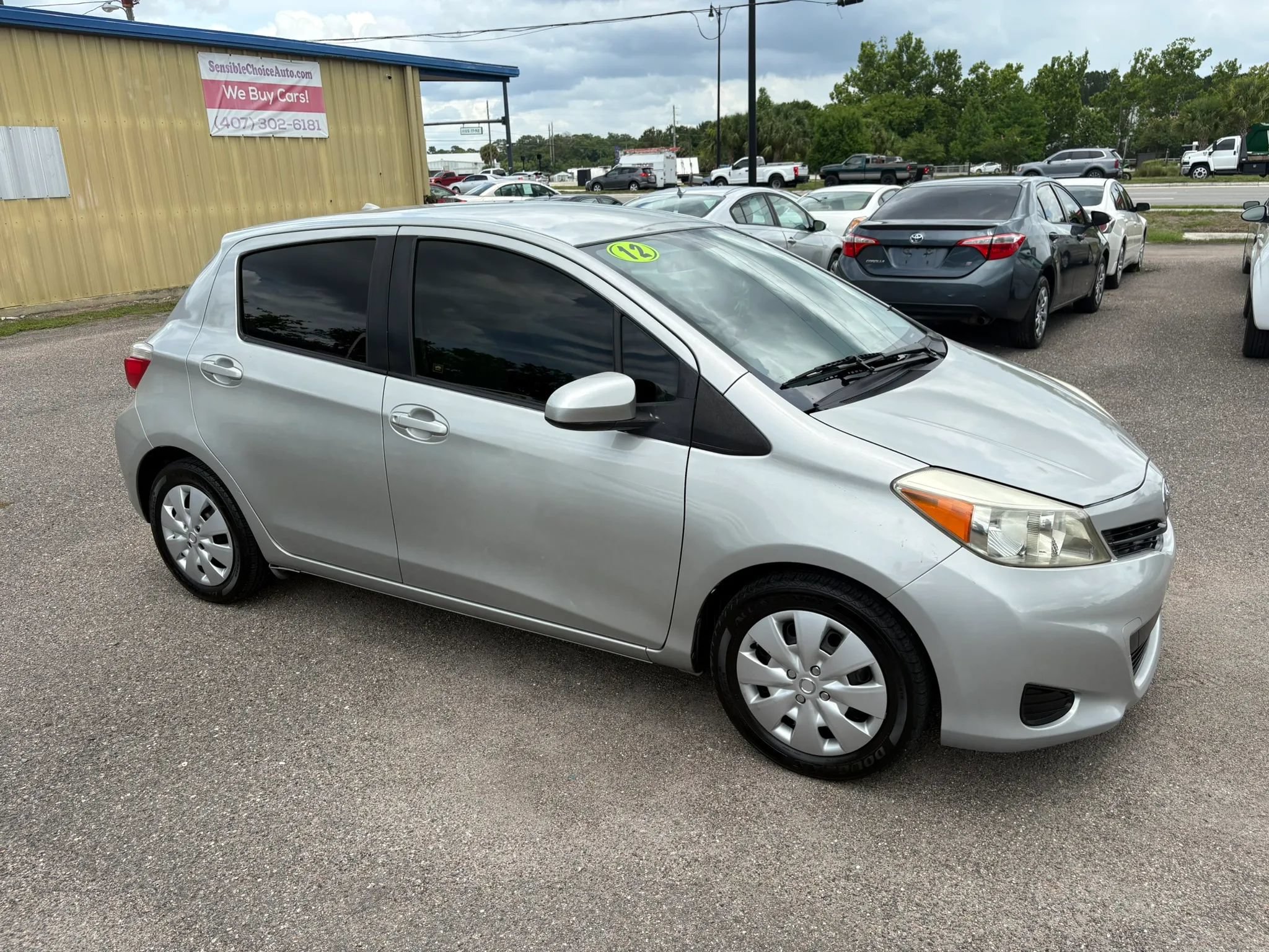 Used 2012 Toyota Yaris SE FWD image 3