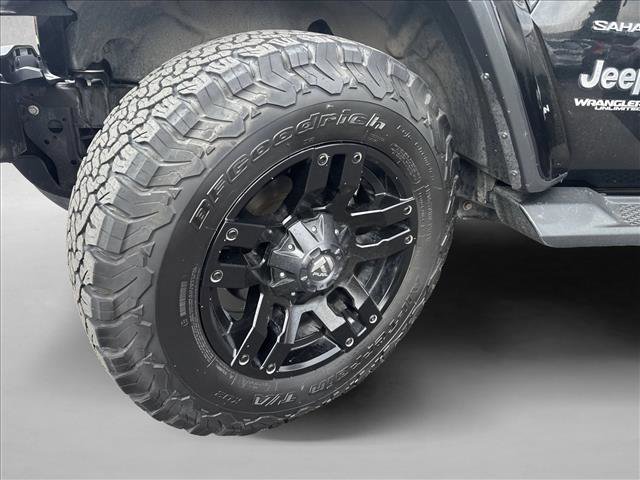 Used 2019 Jeep Wrangler Unlimited Sahara image 24