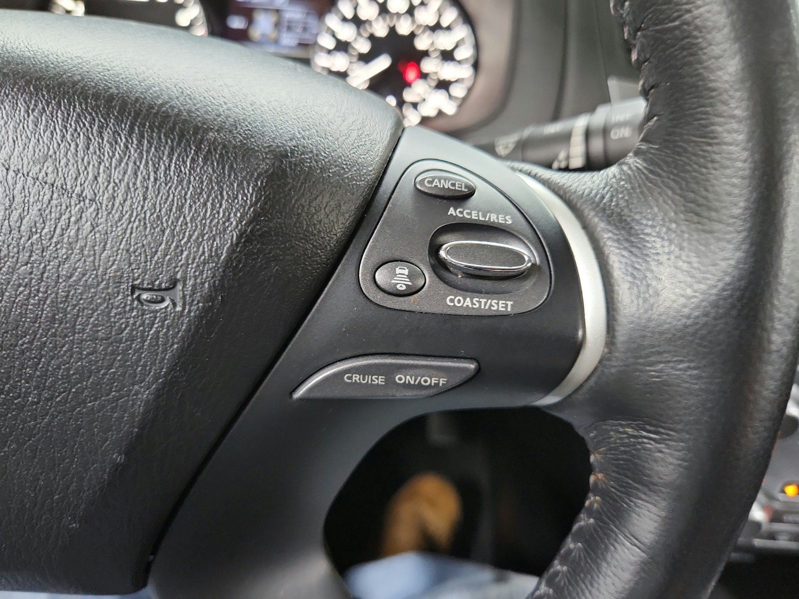 Used 2019 Nissan Pathfinder SL AWD/4WD image 29