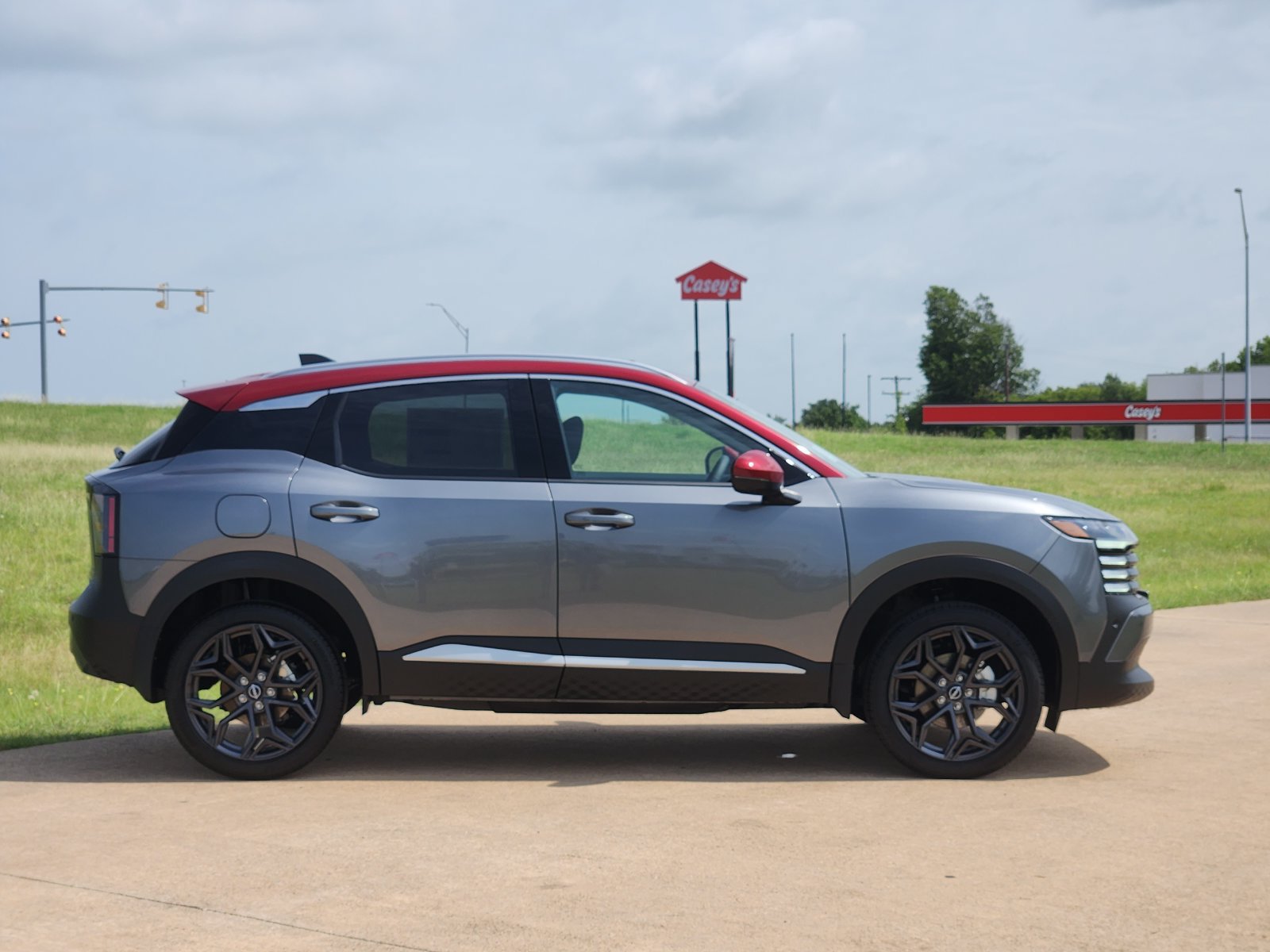 New 2026 Nissan Kicks SR AWD/4WD image 7