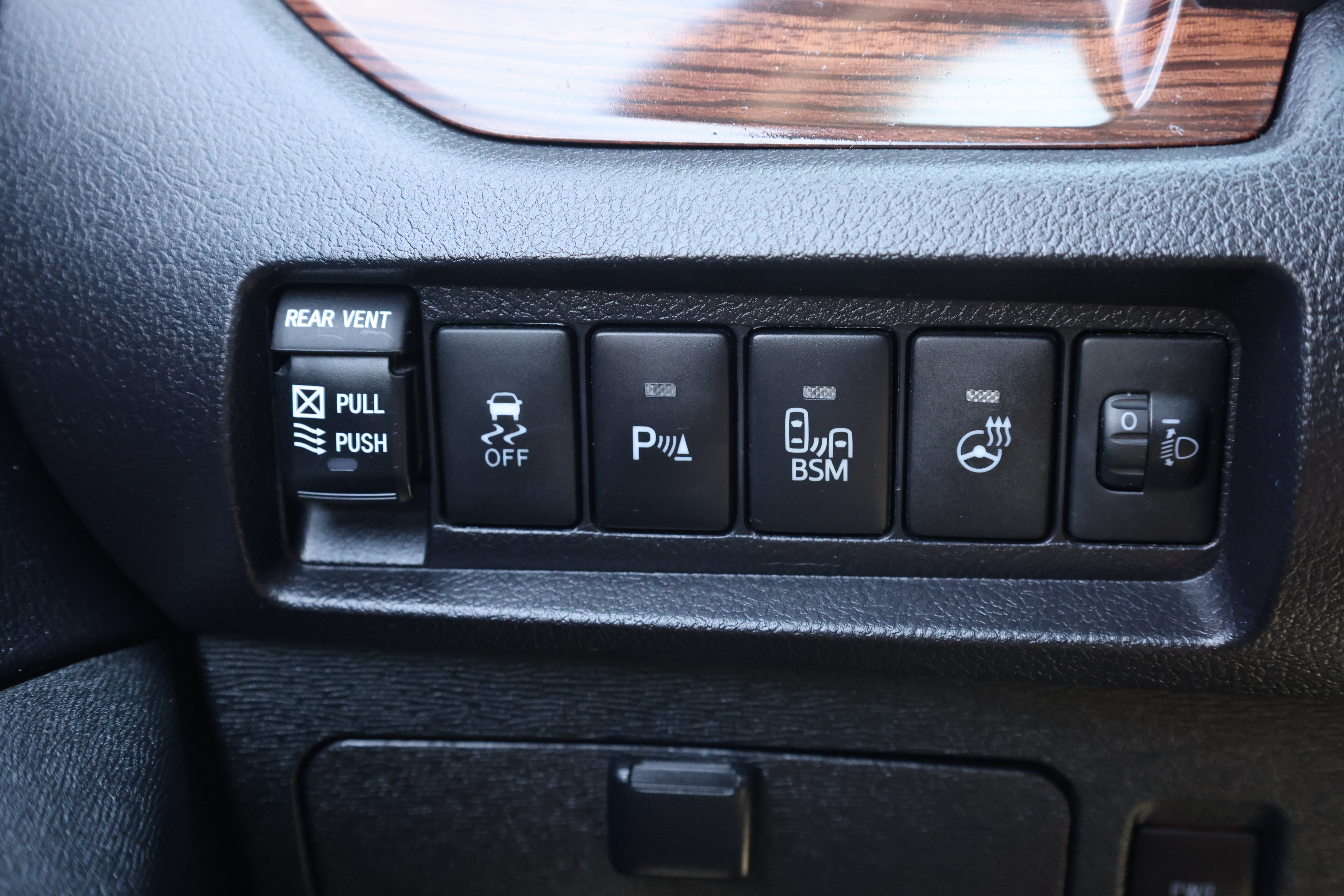 Used 2015 Toyota Sienna Limited Premium AWD/4WD image 21