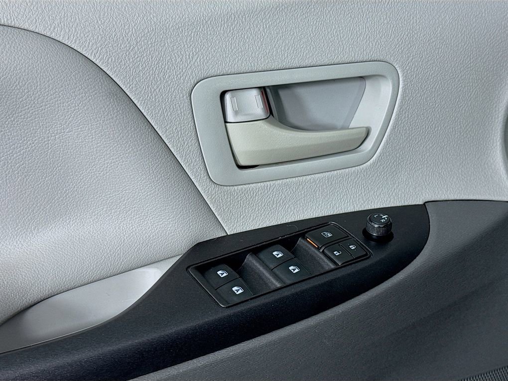 Used 2020 Toyota Sienna L image 15