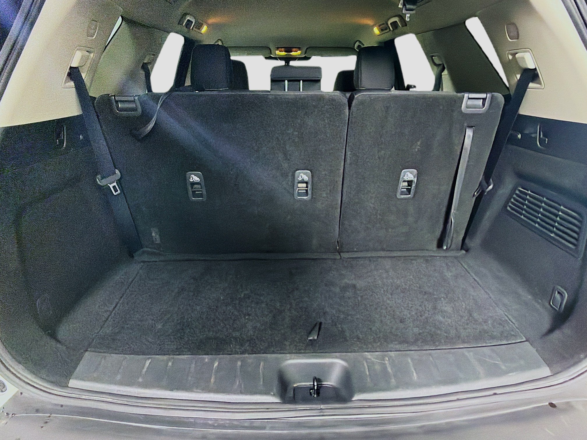 Used 2024 Nissan Pathfinder SV FWD image 28