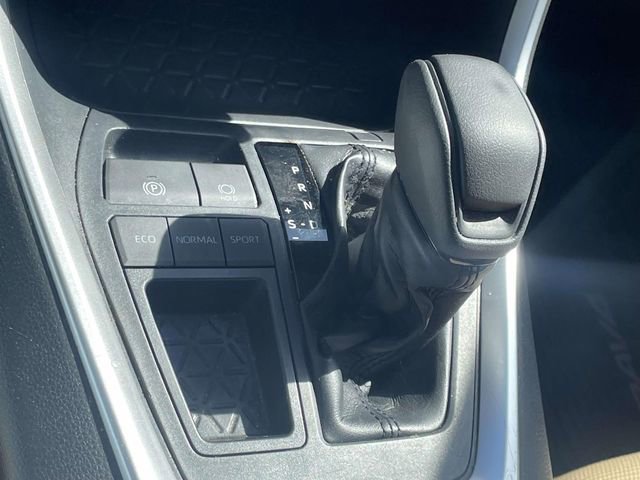 Used 2019 Toyota RAV4 LE image 19