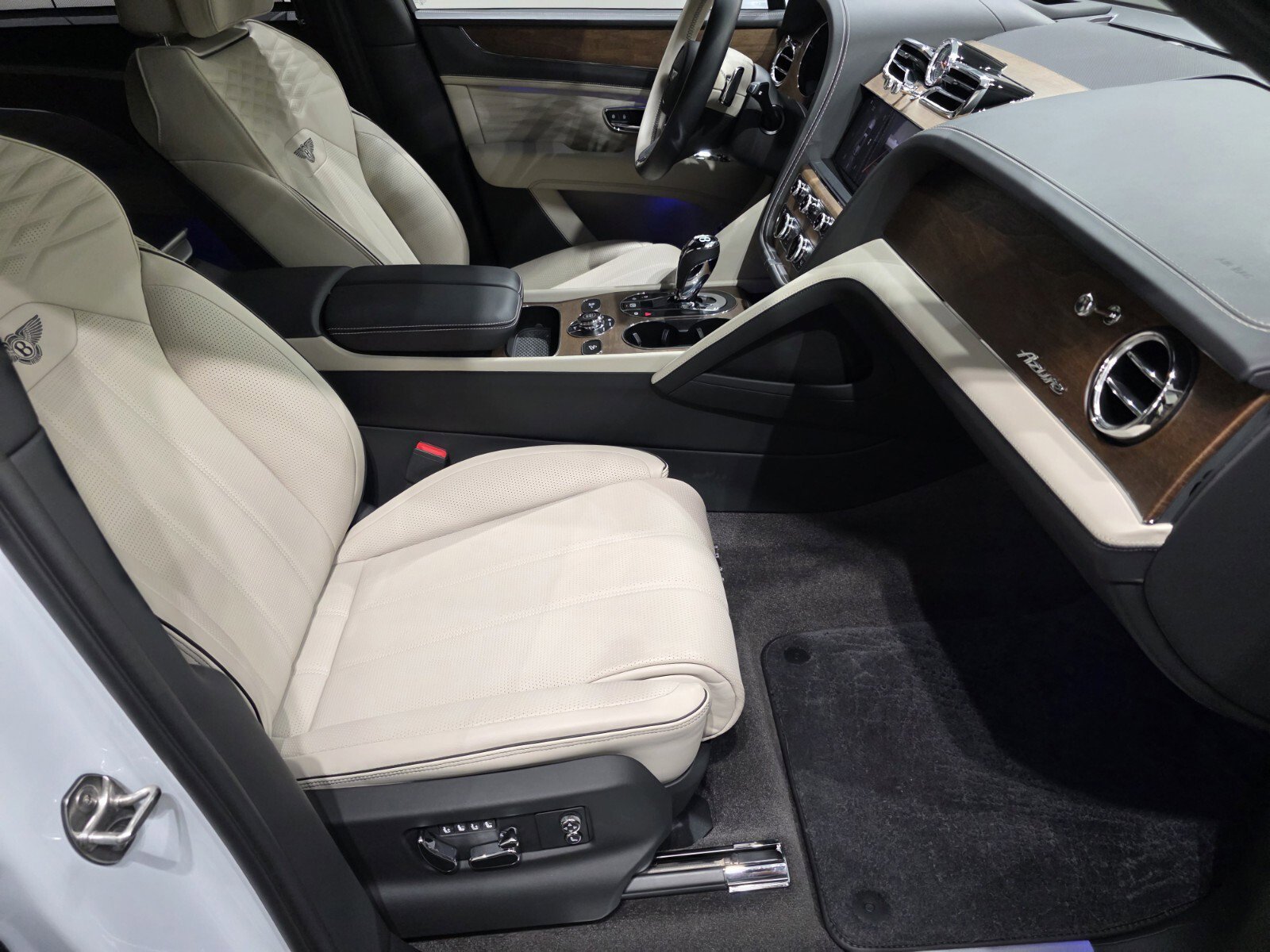 Used 2024 Bentley Bentayga Extended Wheelbase image 27