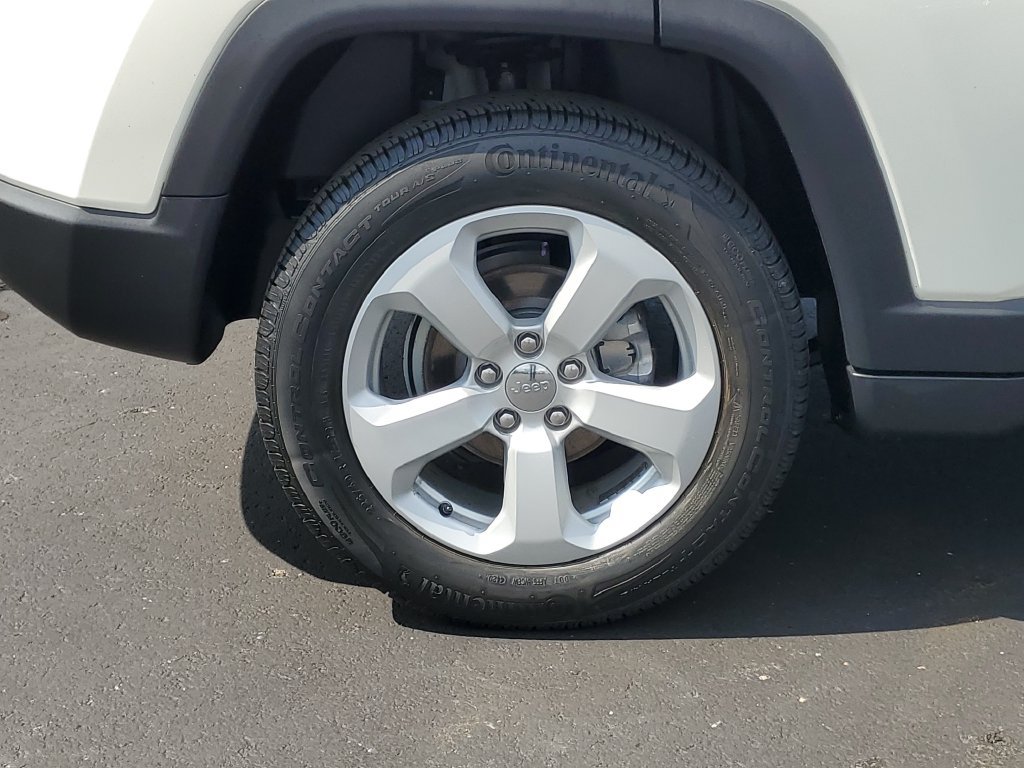 Used 2018 Jeep Compass Latitude FWD image 30