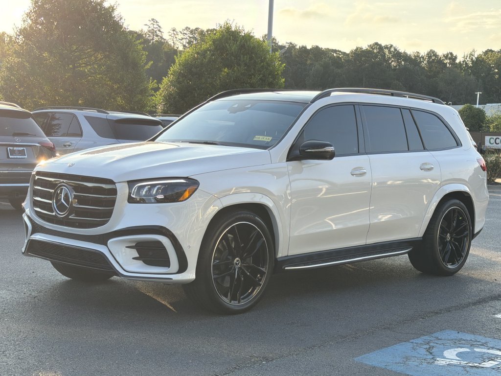 Used 2025 Mercedes-Benz GLS 580 4MATIC image 7