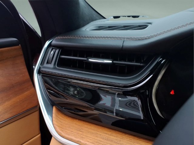 Used 2026 Jeep Grand Cherokee Summit w/ Adv Protech Group IV AWD/4WD image 26