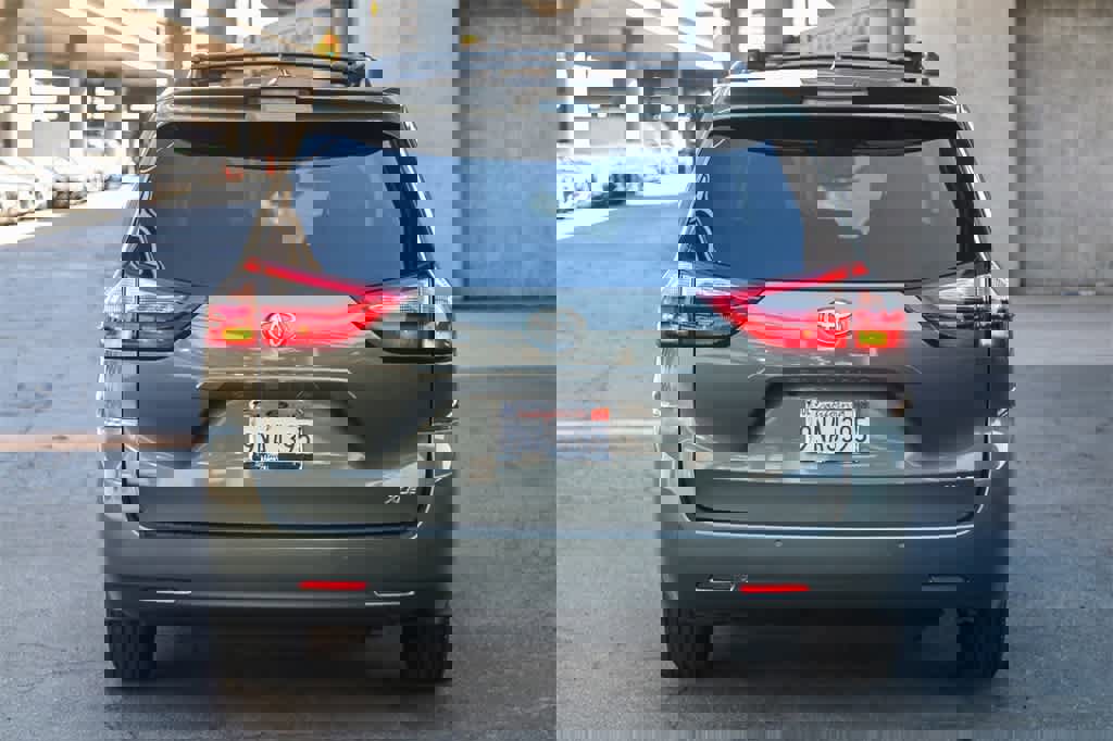 Used 2020 Toyota Sienna XLE Premium image 7