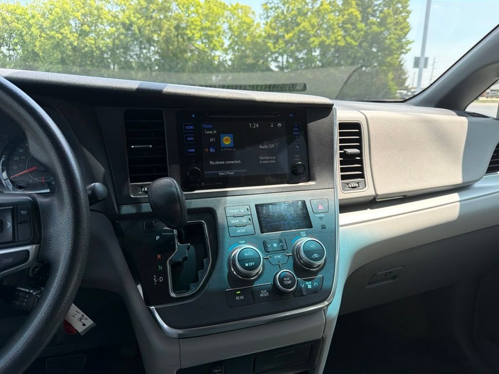 Used 2016 Toyota Sienna LE FWD image 14