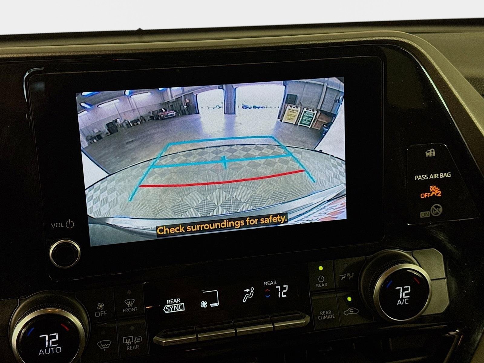 Used 2023 Toyota Highlander LE FWD image 16