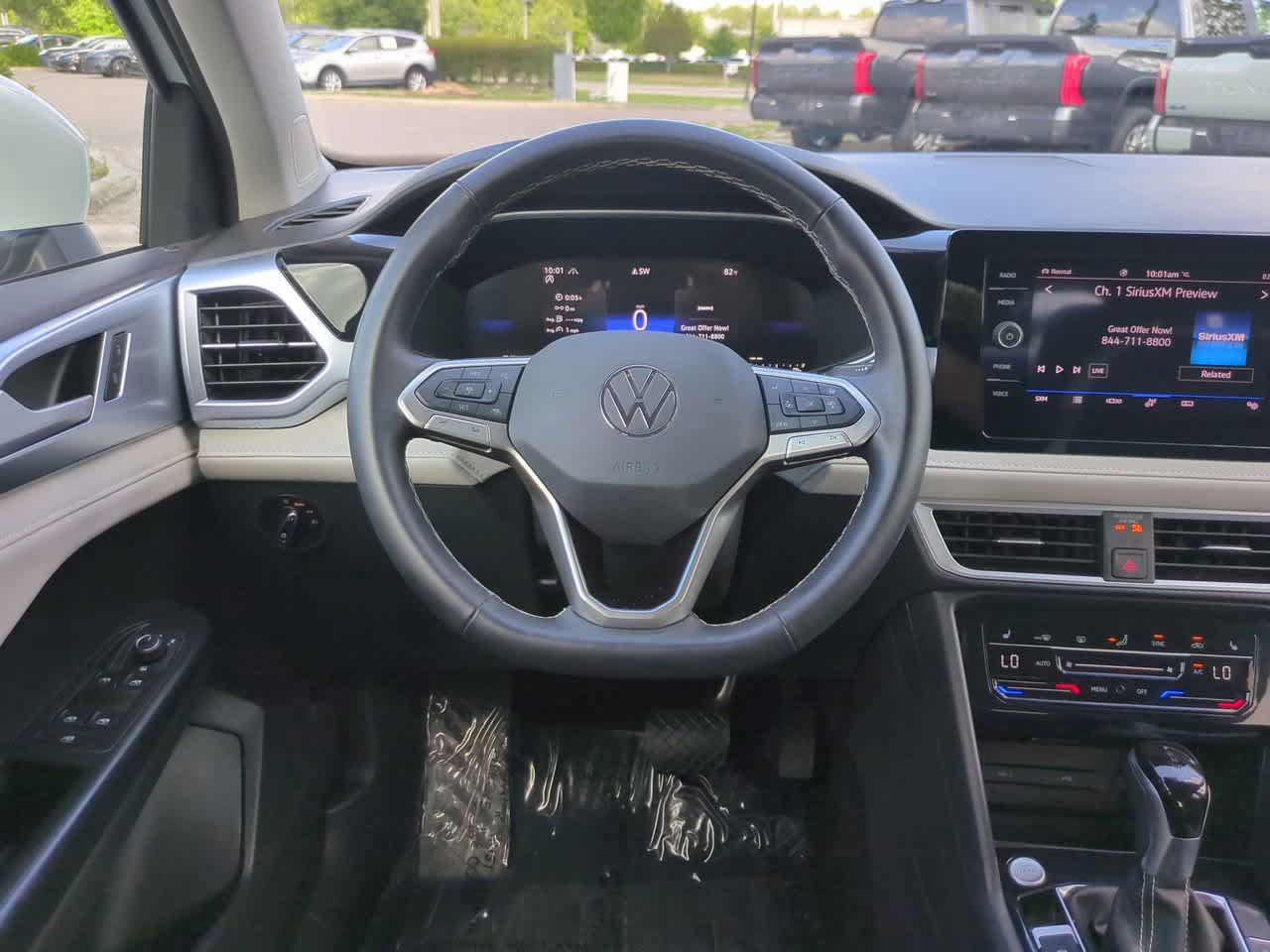 Used 2025 Volkswagen Taos SE AWD/4WD image 15