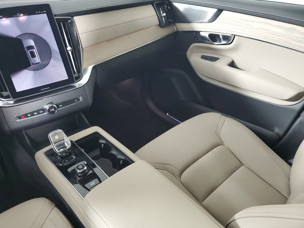 Certified 2025 Volvo XC90 B6 Plus image 20