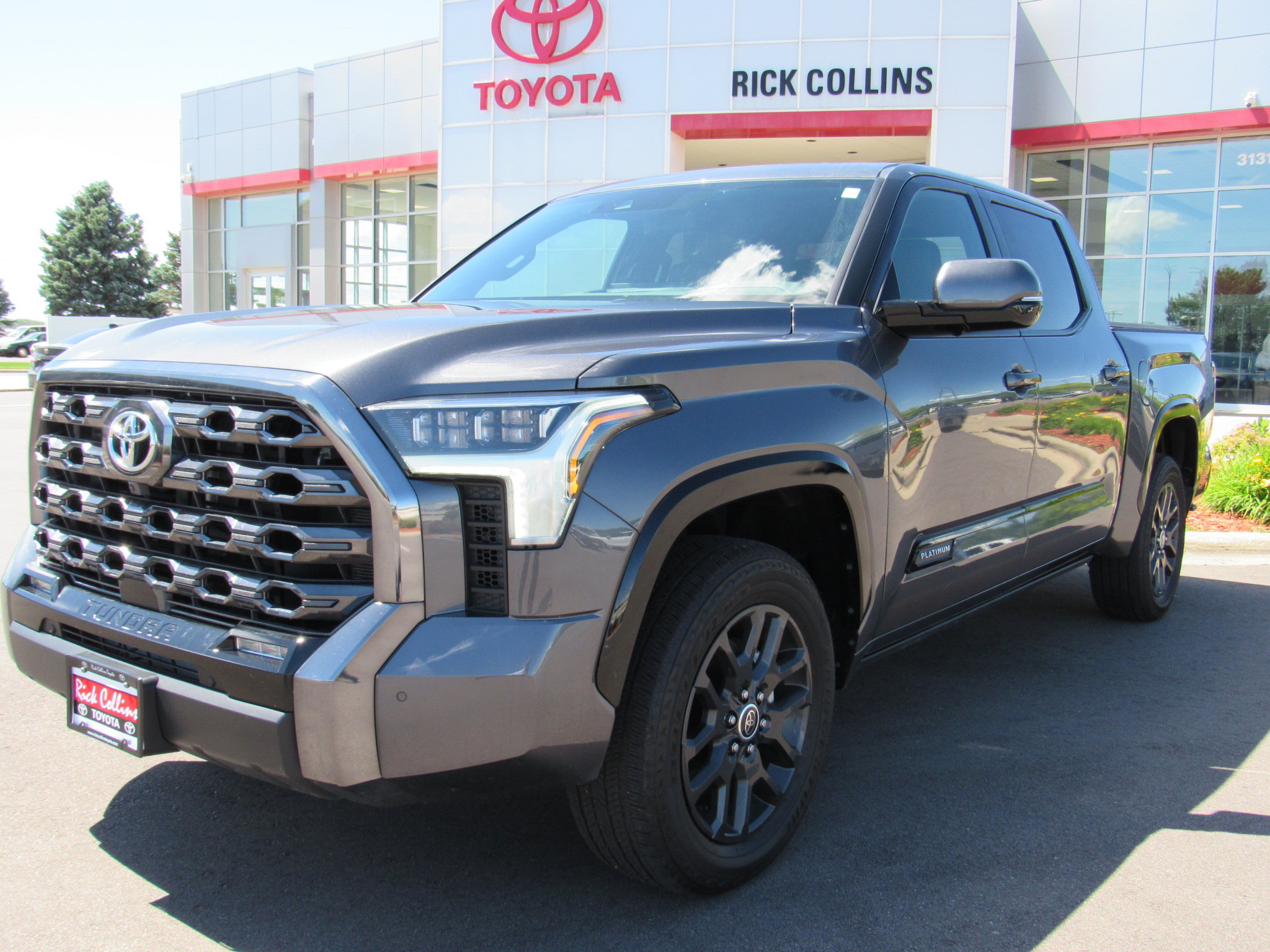 Used 2023 Toyota Tundra Platinum AWD/4WD image 2