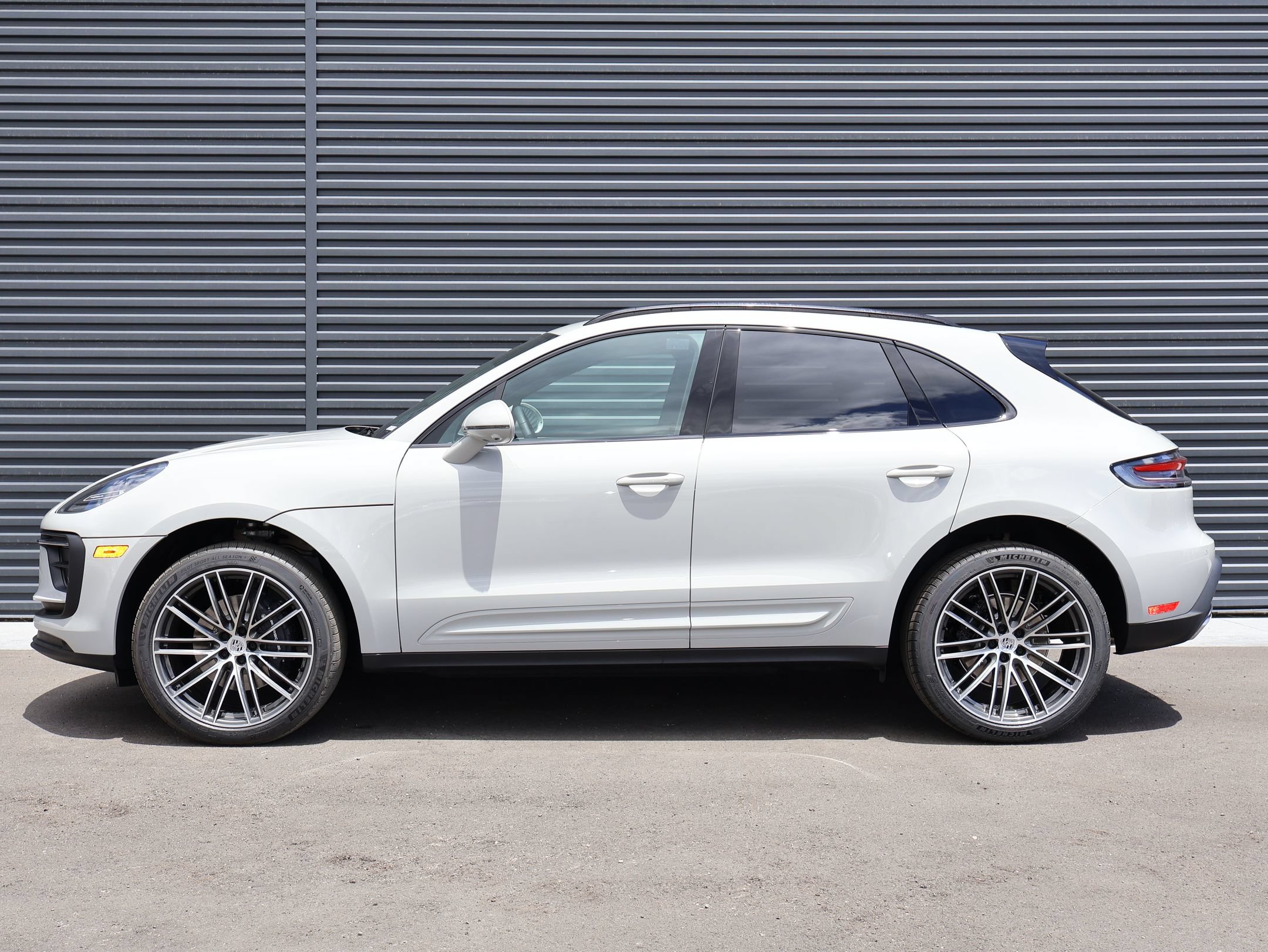 New 2026 Porsche Macan AWD/4WD image 2