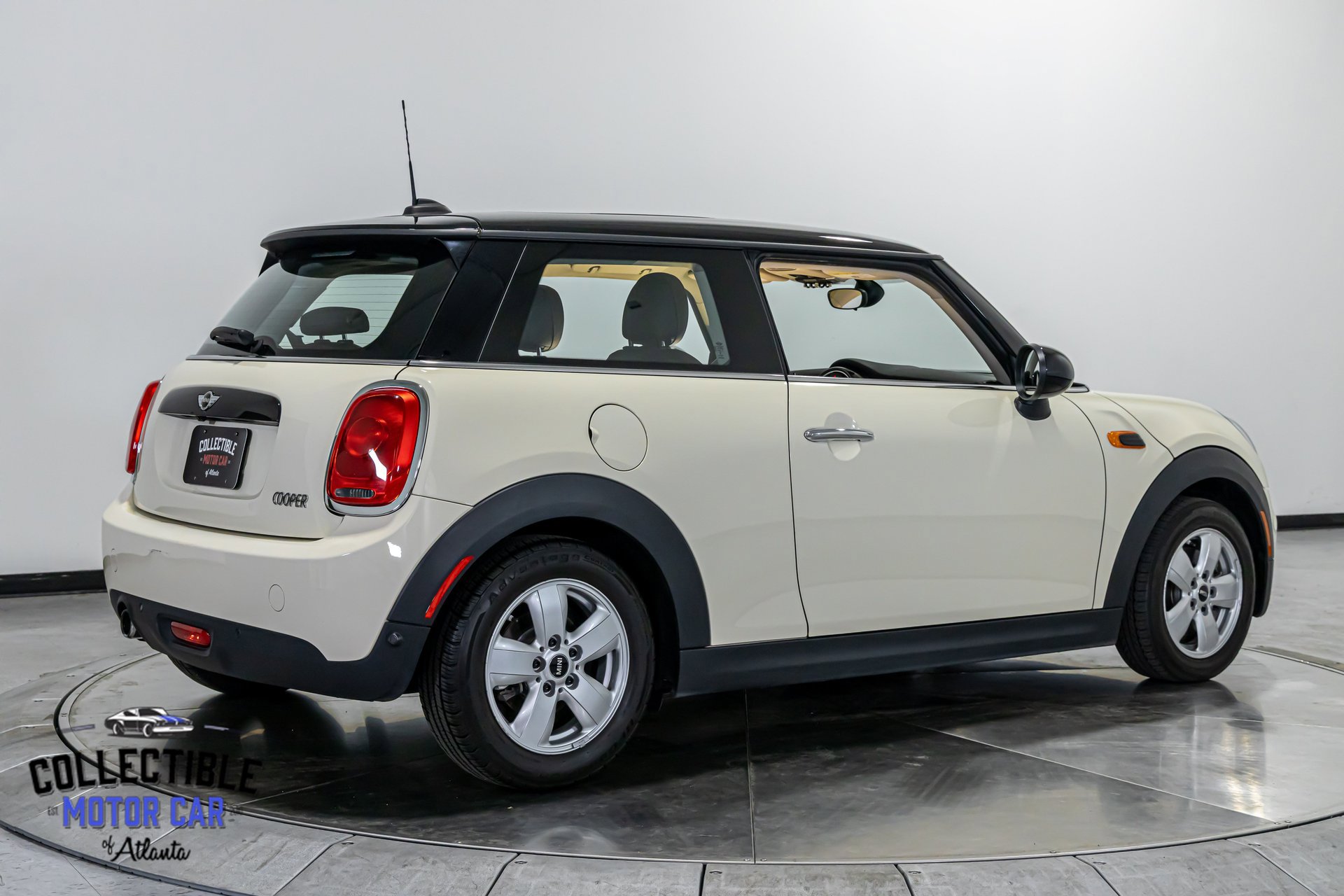 Used 2018 MINI Cooper 2-Door Hardtop image 16
