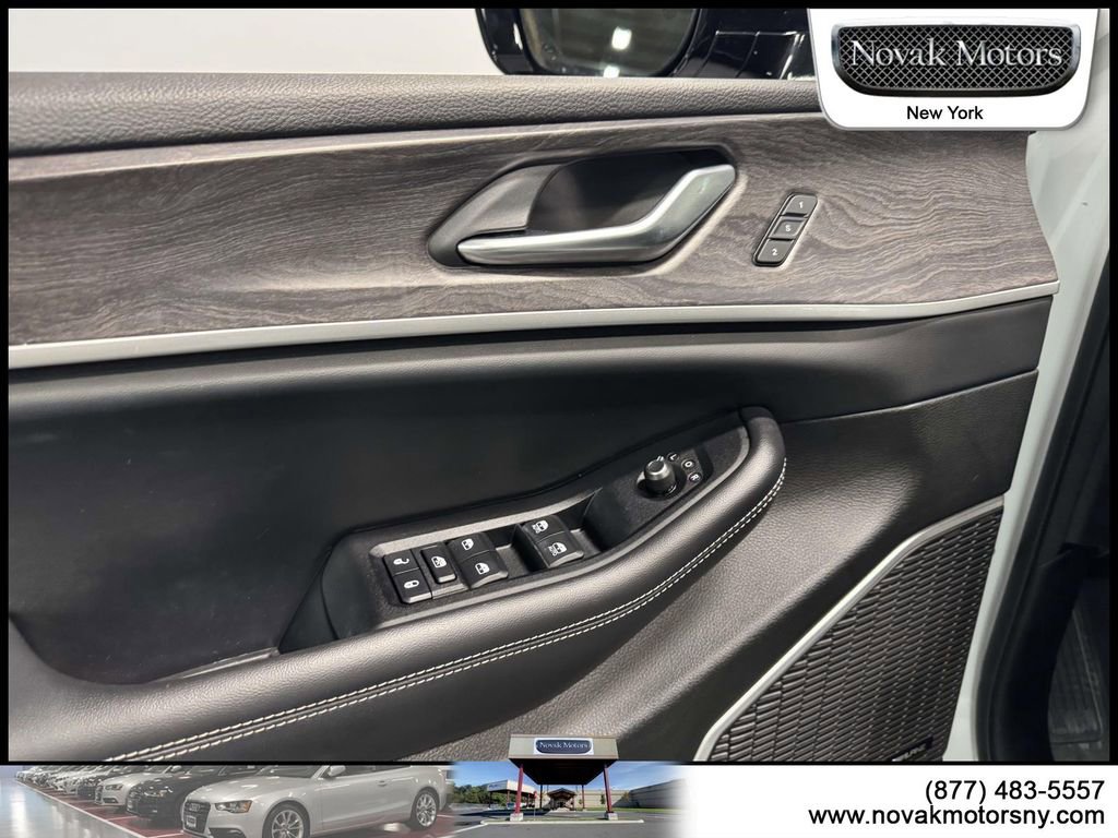 Used 2022 Jeep Grand Cherokee Limited image 13