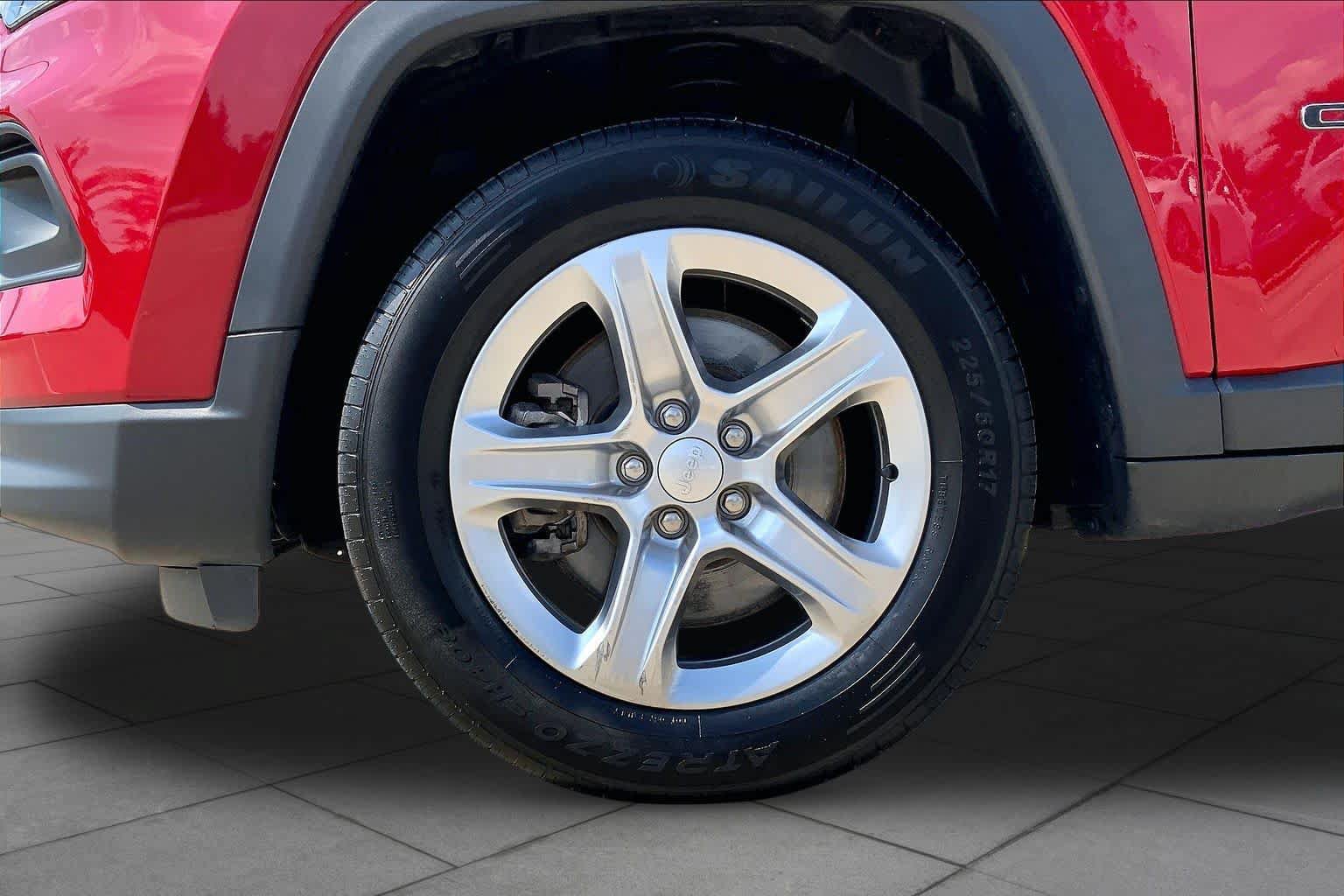 Used 2024 Jeep Compass Latitude AWD/4WD image 11
