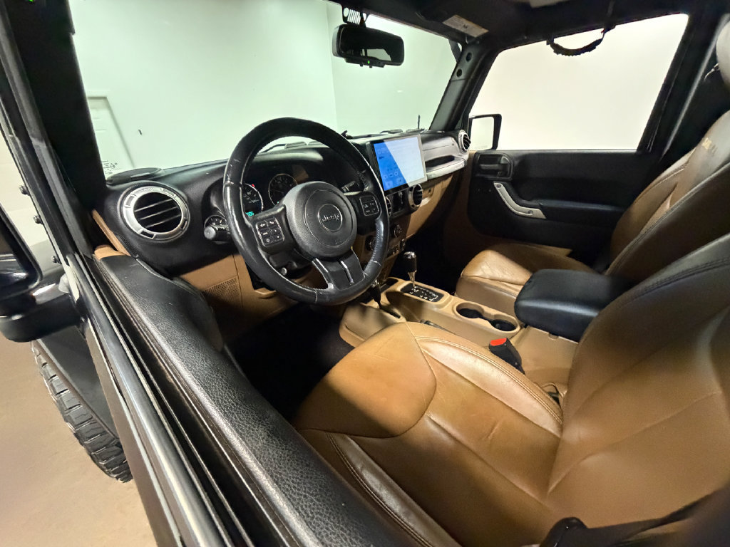 Used 2015 Jeep Wrangler Unlimited Sahara w/ Connectivity Group AWD/4WD image 59
