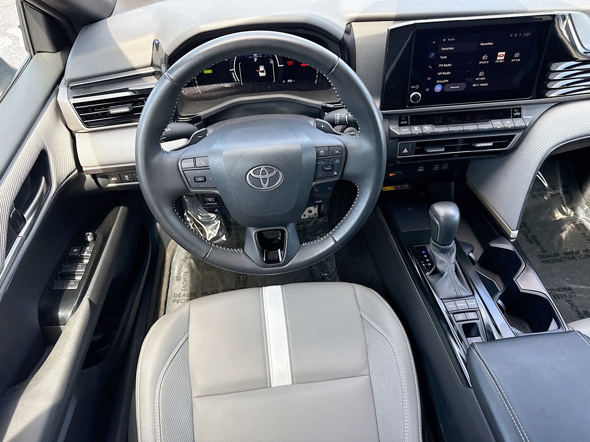 Used 2025 Toyota Camry SE image 15