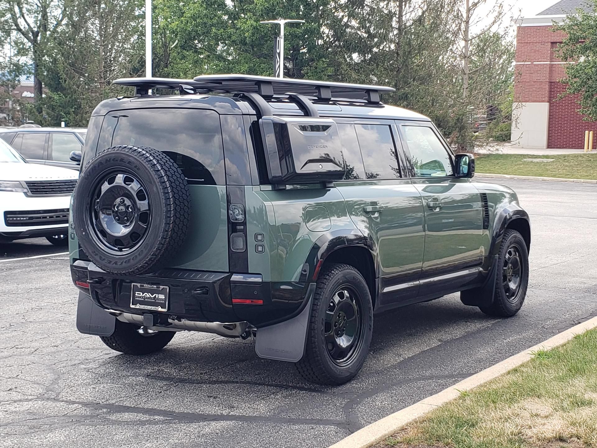 New 2026 Land Rover Defender 110 AWD/4WD image 5