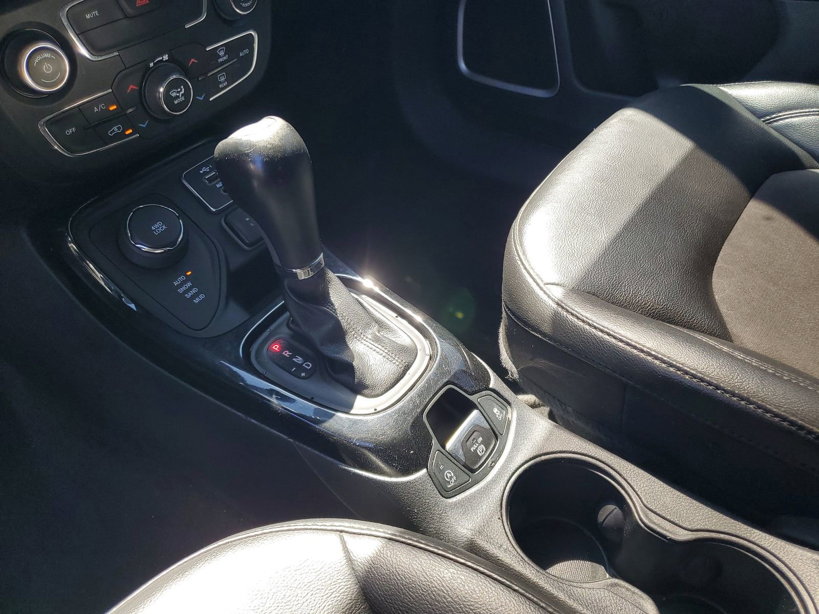 Used 2020 Jeep Compass Latitude AWD/4WD image 19
