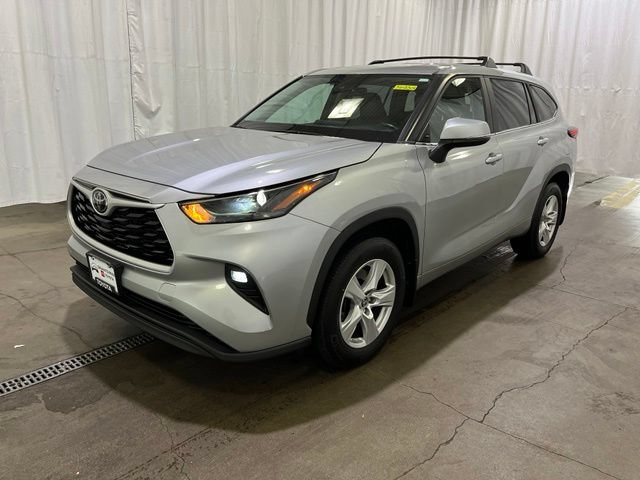 Used 2023 Toyota Highlander LE AWD/4WD image 8