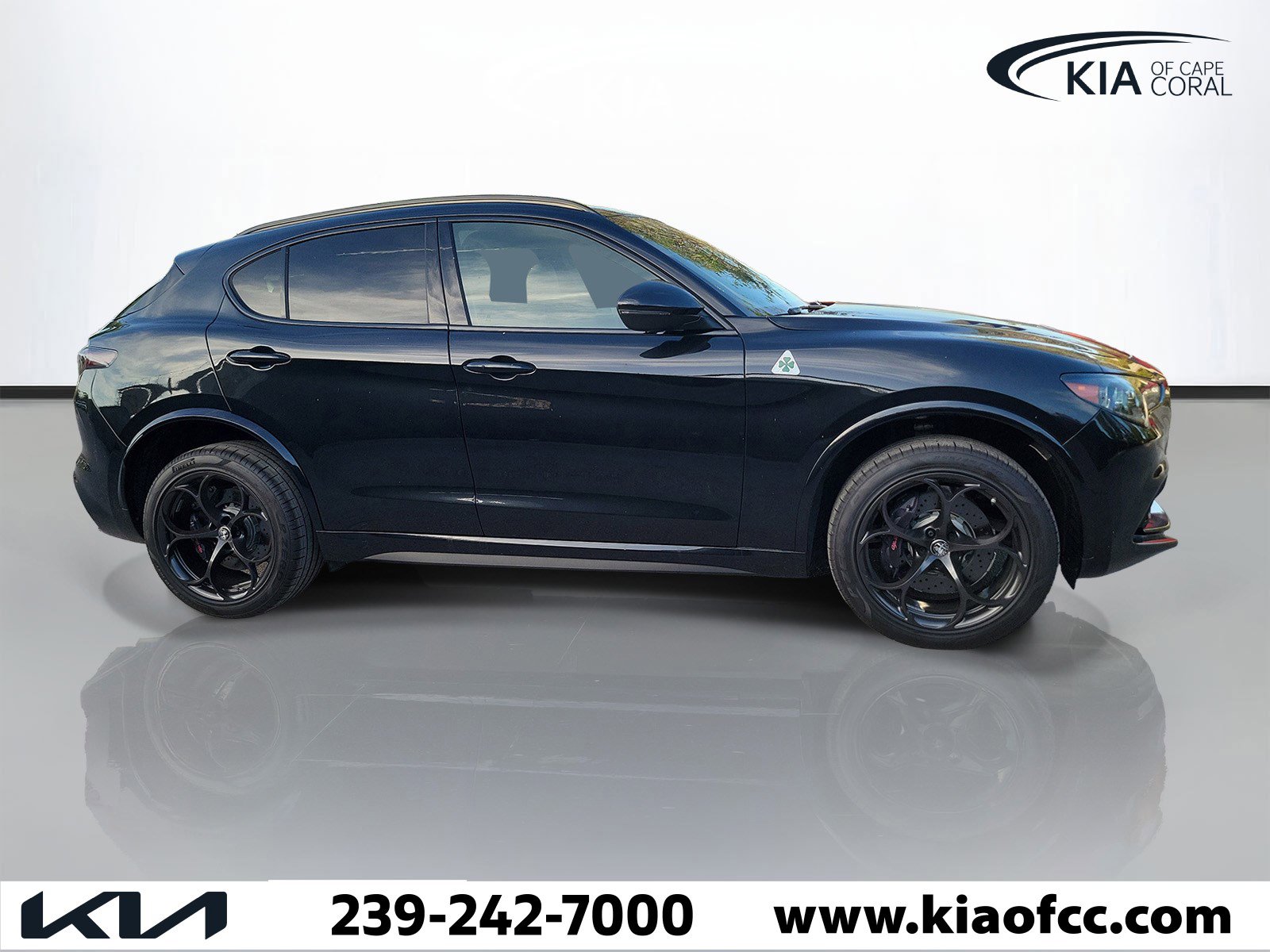 Used 2024 Alfa Romeo Stelvio Quadrifoglio w/ Active Assist Plus Package AWD/4WD image 2