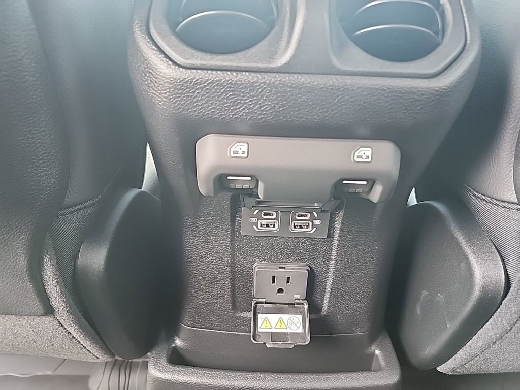 New 2025 Jeep Wrangler Unlimited Sahara AWD/4WD image 18