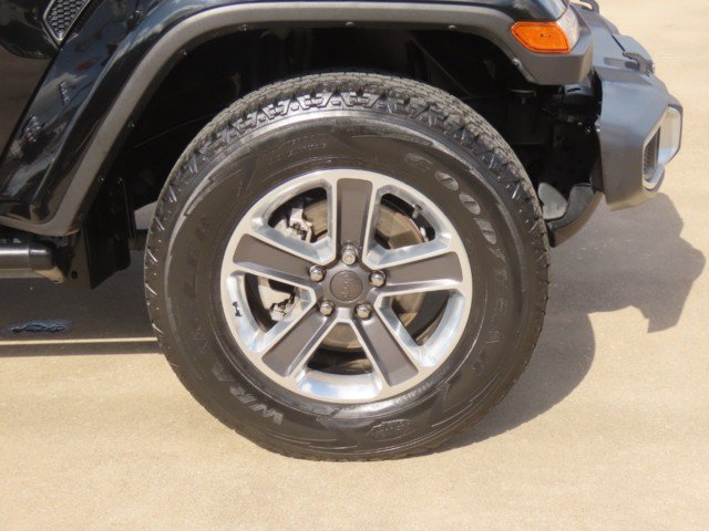 Used 2022 Jeep Wrangler Unlimited Sahara w/ Cold Weather Group AWD/4WD image 7