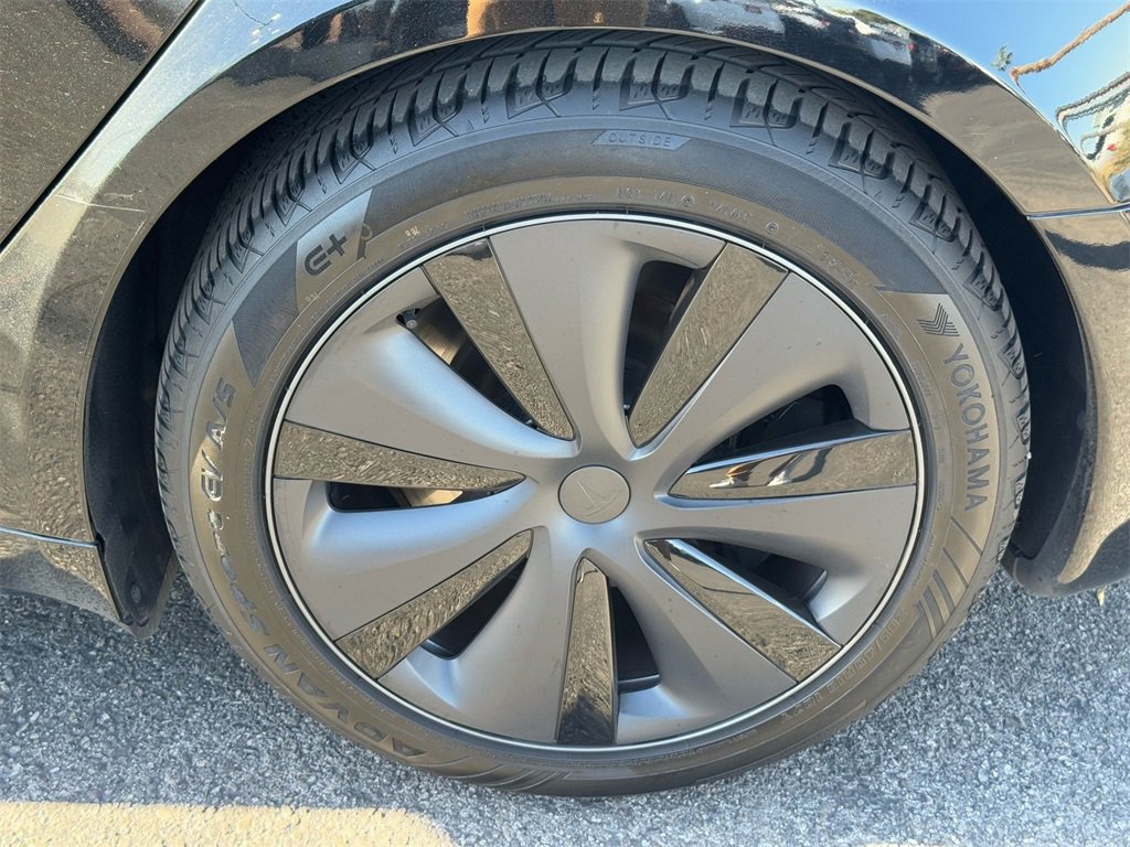 Used 2021 Tesla Model S Plaid image 9