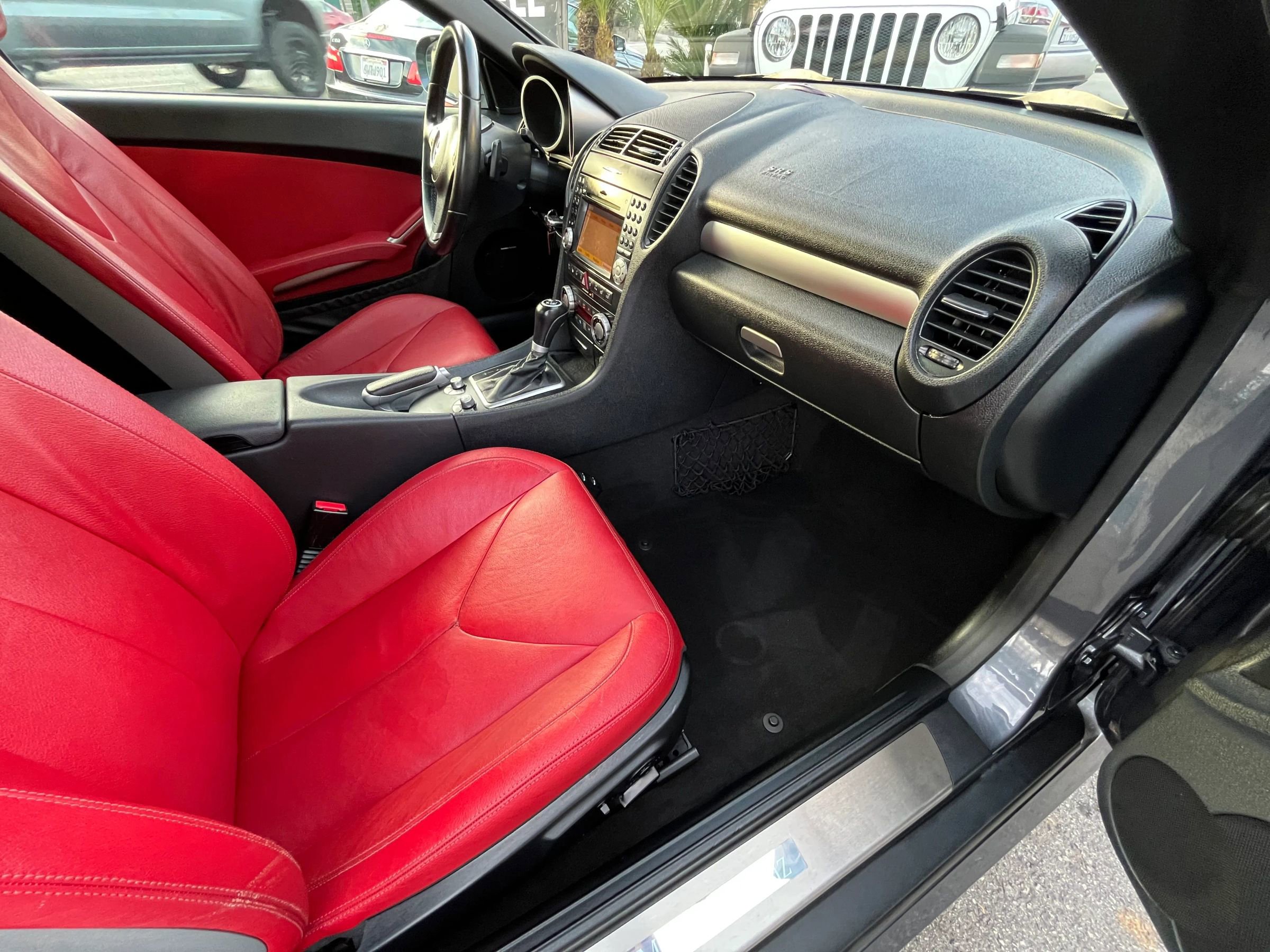 Used 2011 Mercedes-Benz SLK 350 image 18