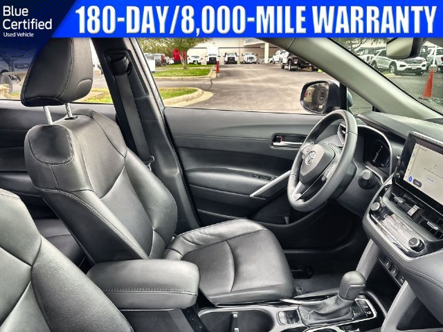 Used 2023 Toyota Corolla Cross XLE w/ Convenience Package FWD image 18