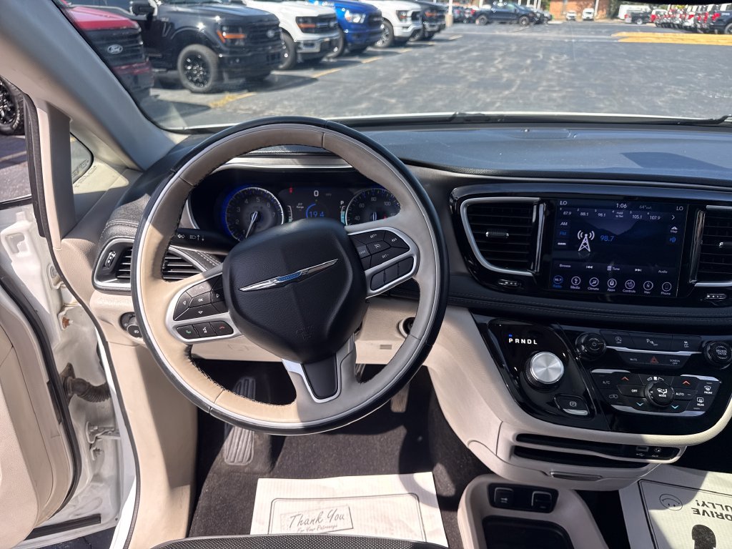 Used 2018 Chrysler Pacifica Limited FWD image 29