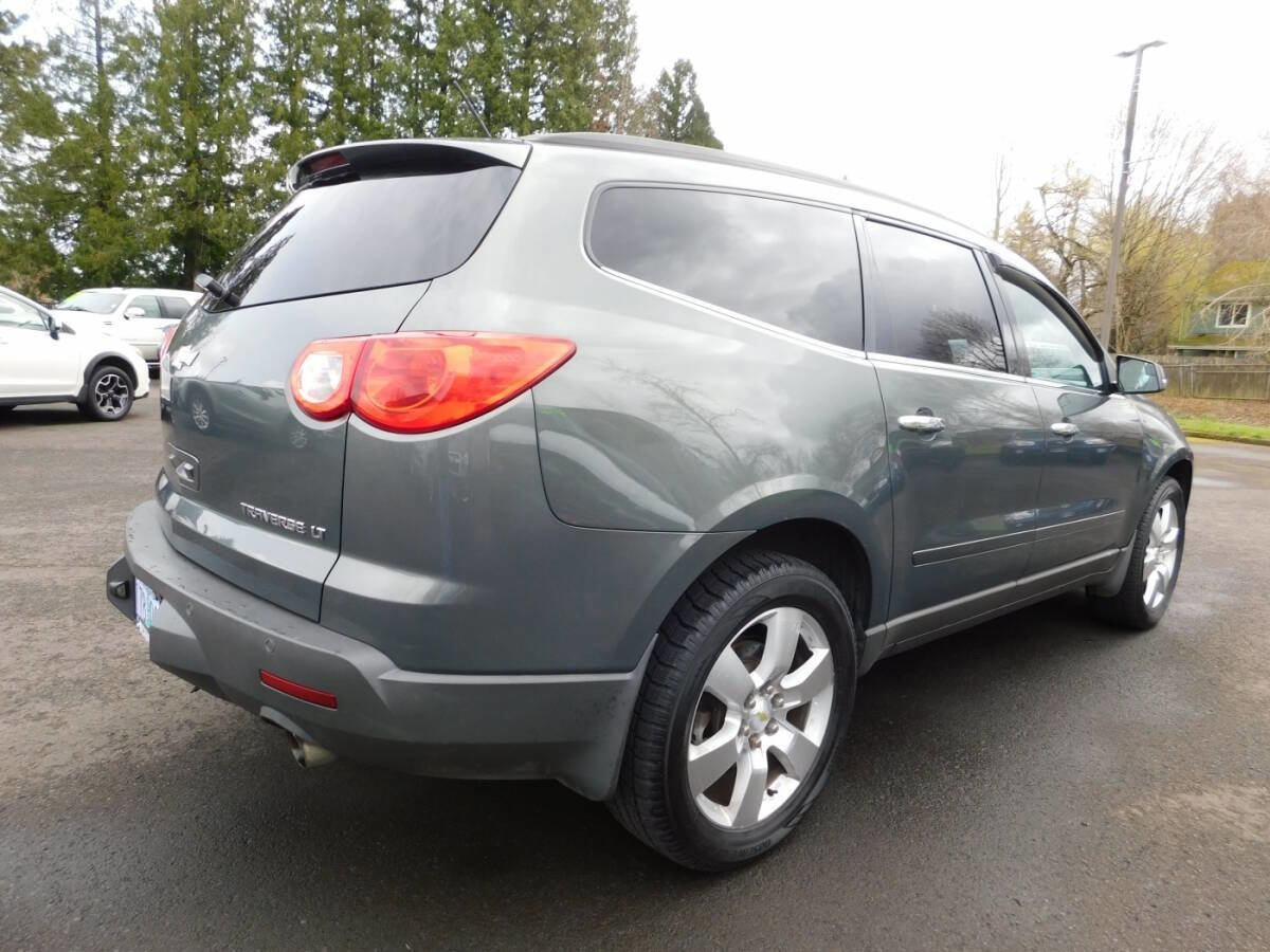 Used 2010 Chevrolet Traverse LT w/ LT Special Edition Package AWD/4WD image 2