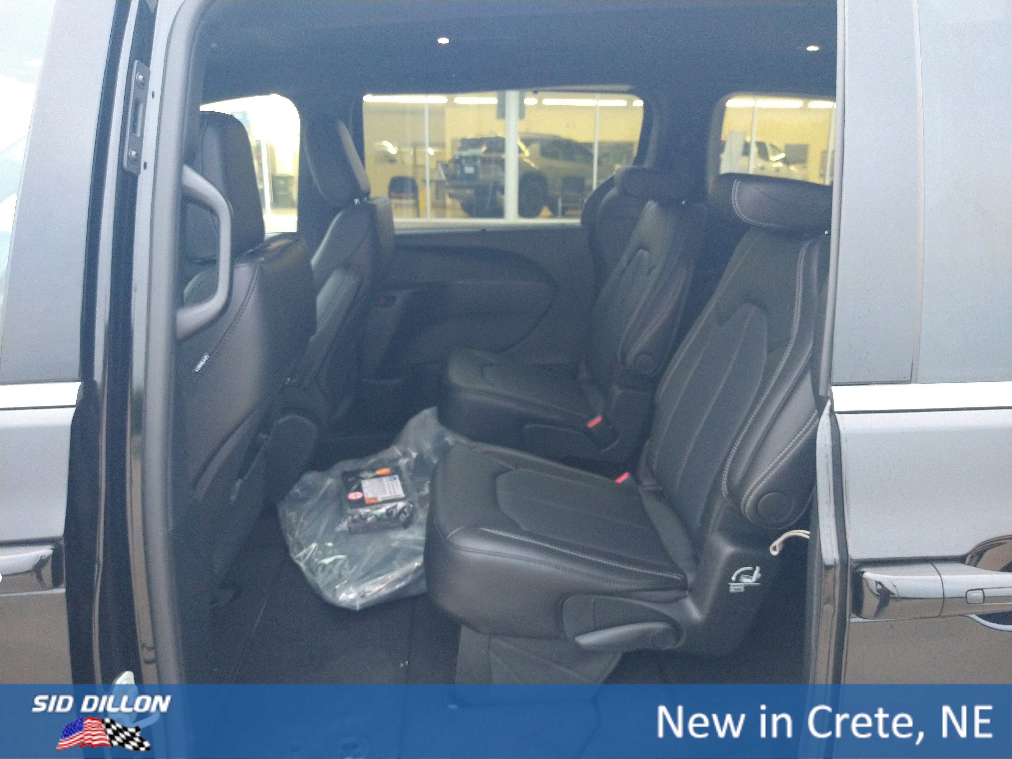 New 2026 Chrysler Pacifica Select image 6