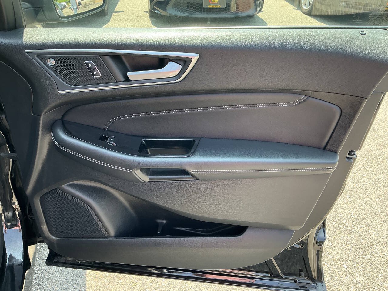 Used 2019 Ford Edge Titanium w/ Equipment Group 301A AWD/4WD image 22