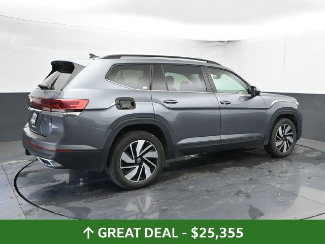 Used 2025 Volkswagen Atlas SE AWD/4WD image 2
