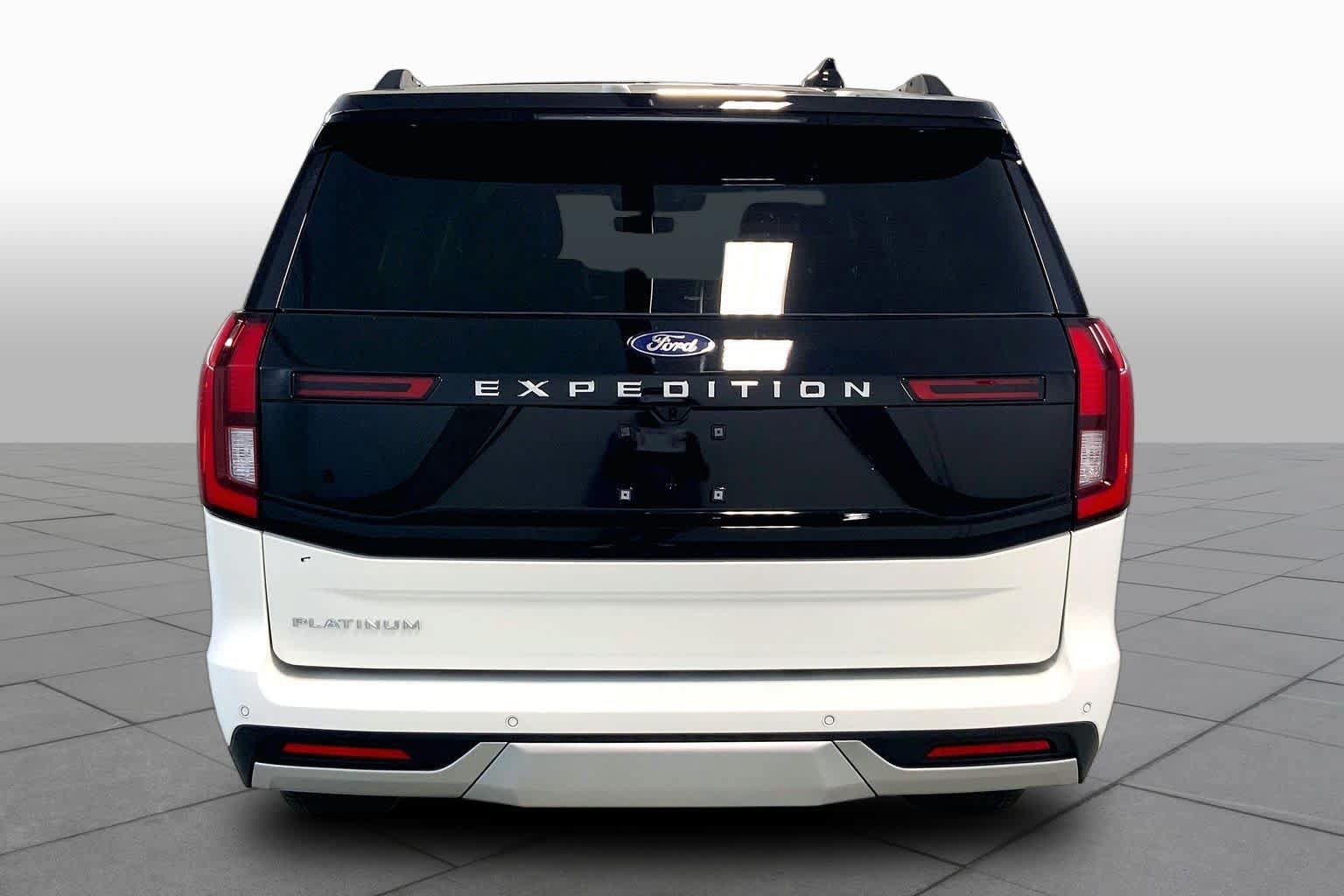 Used 2026 Ford Expedition Platinum w/ Platinum Ultimate Package AWD/4WD image 4