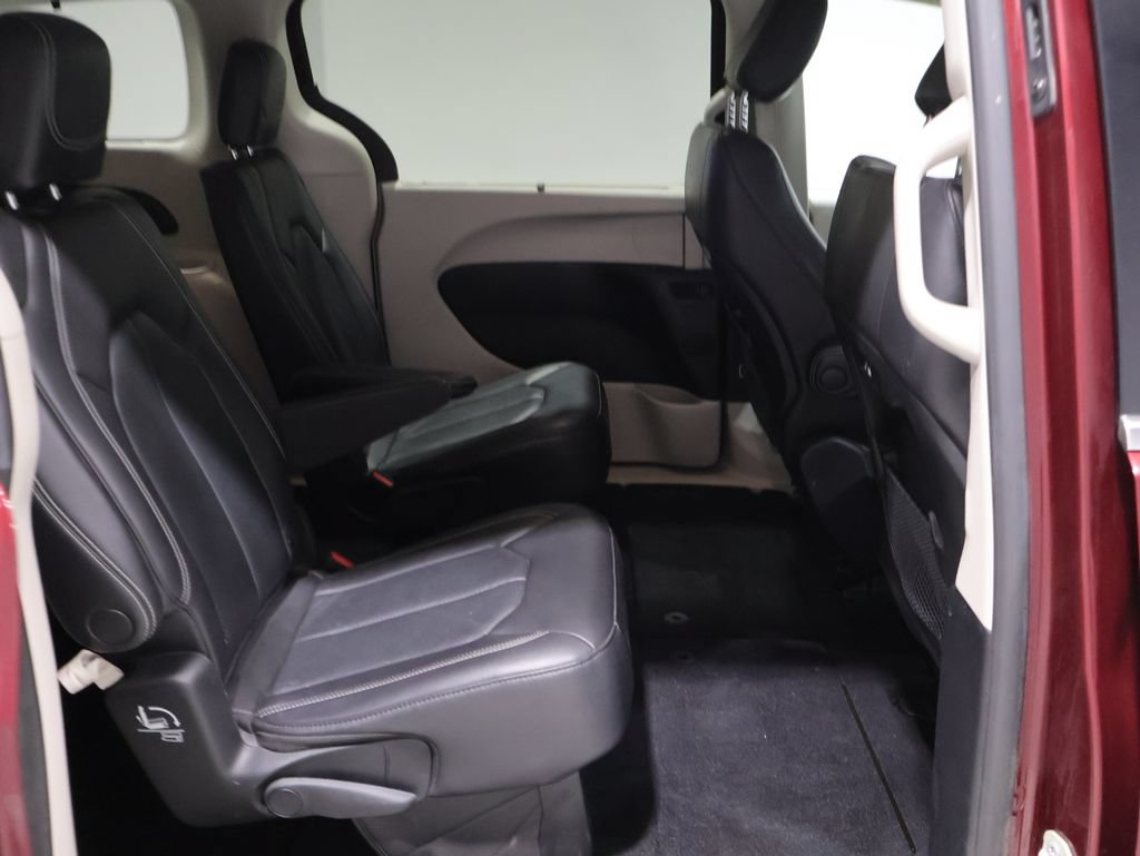 Used 2022 Chrysler Pacifica Touring-L AWD/4WD image 19