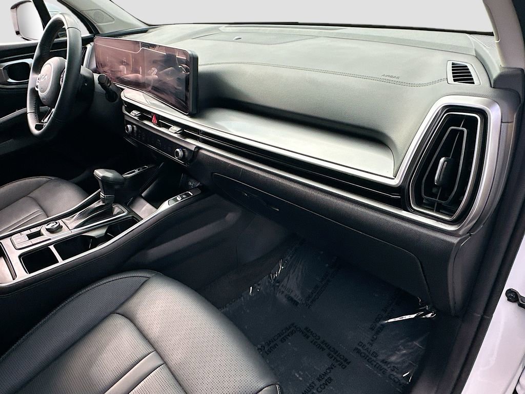 Certified 2025 Kia Sorento S w/ Panoramic Sunroof Package image 30