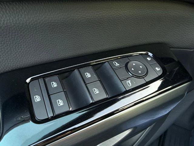 New 2025 Nissan Pathfinder SL w/ Black Appearance Package image 20