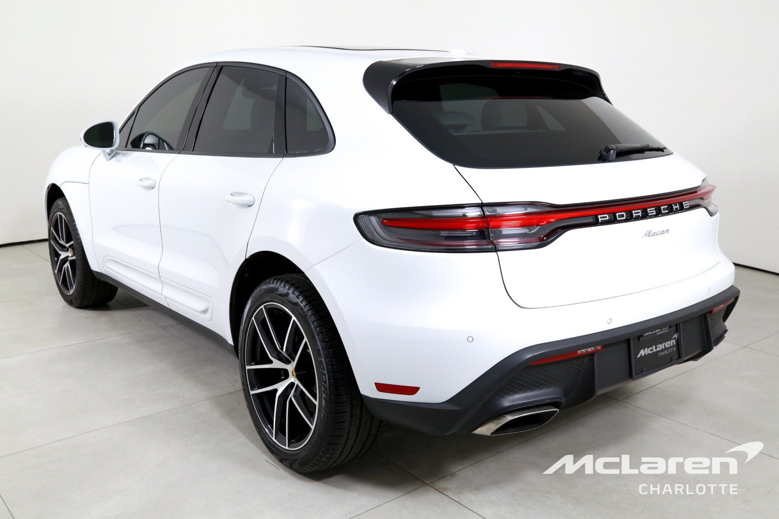 Used 2024 Porsche Macan w/ Premium Plus Package AWD/4WD image 6