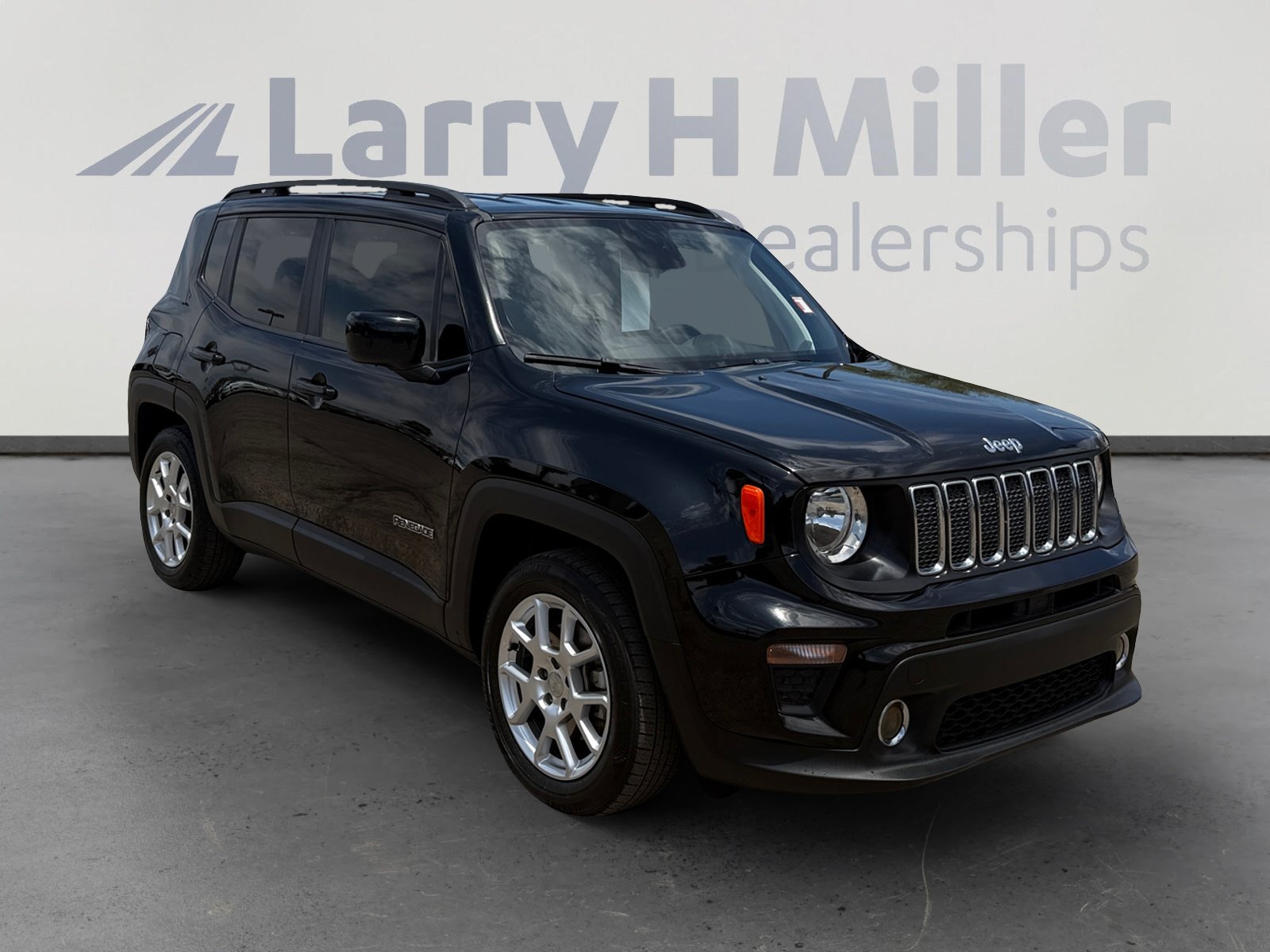Used 2019 Jeep Renegade Latitude FWD image 7