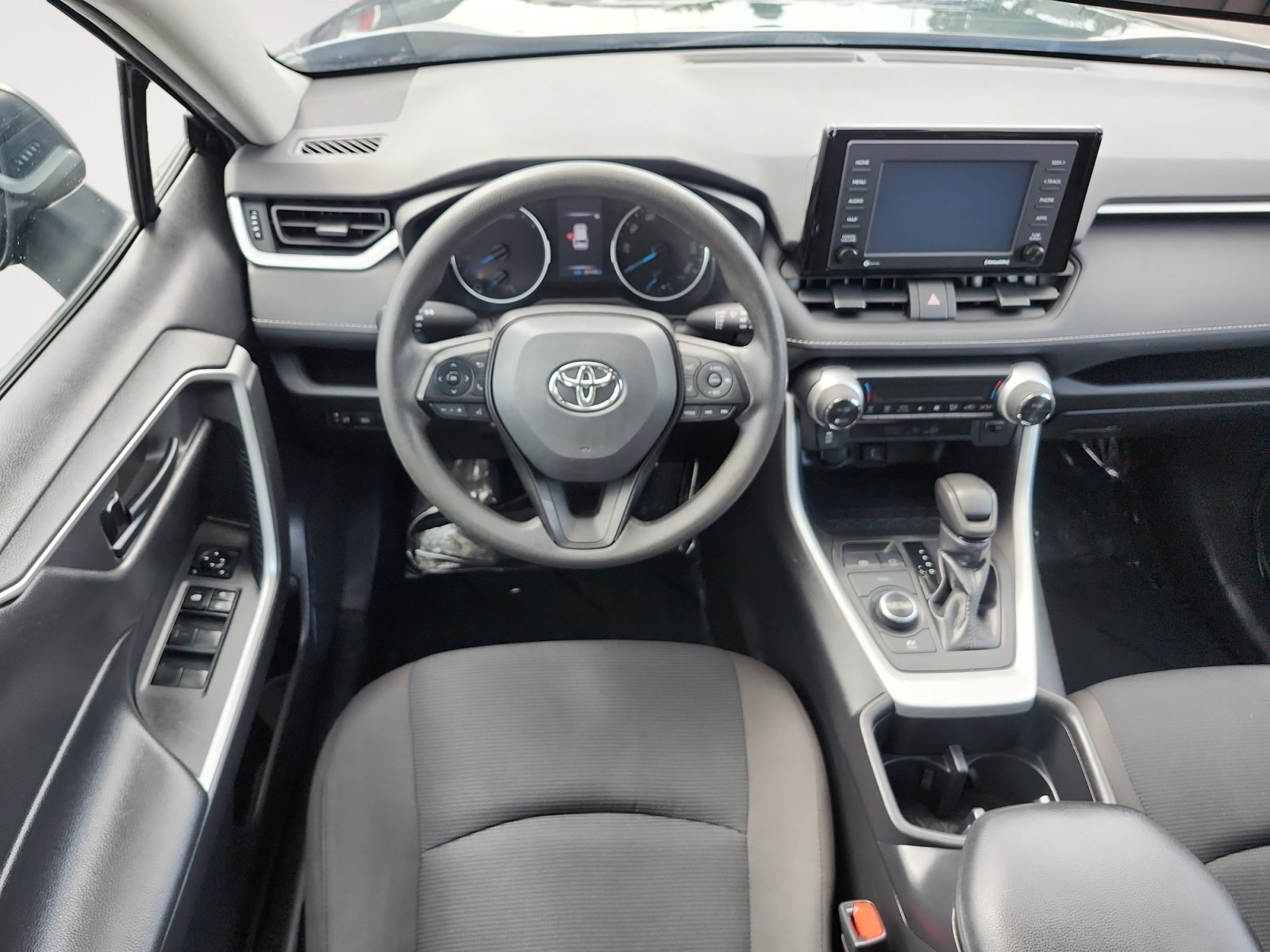 Used 2022 Toyota RAV4 LE AWD/4WD image 10