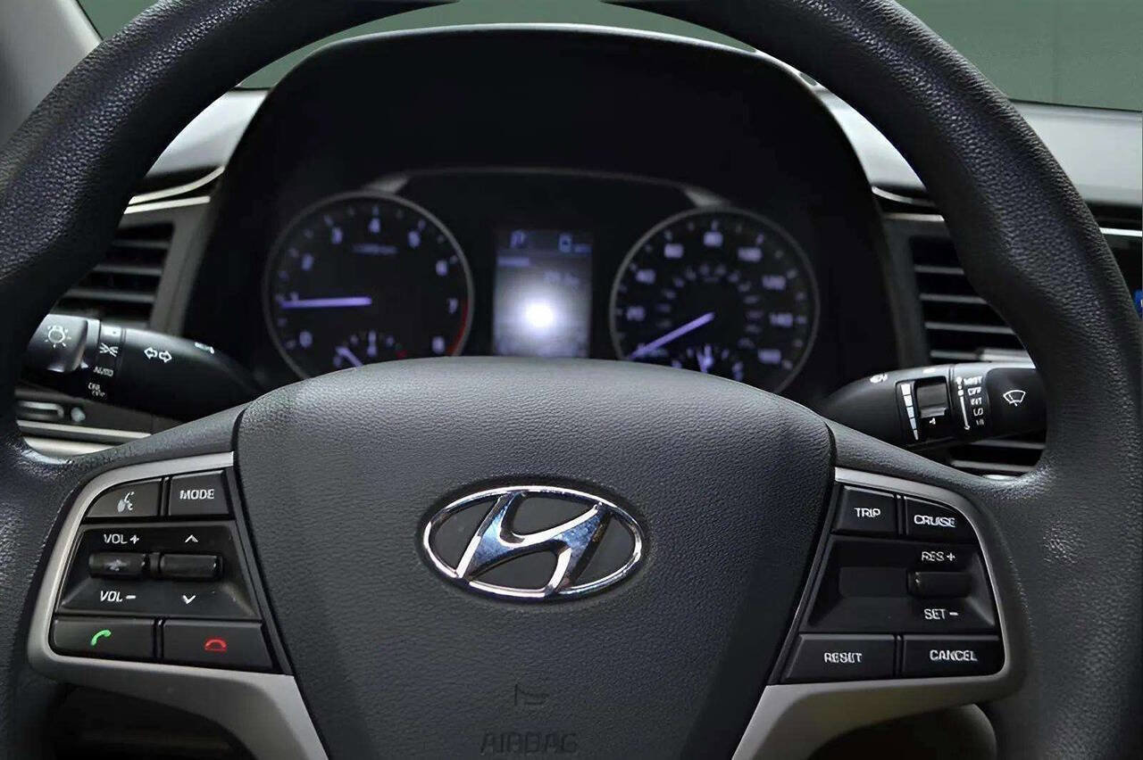 Used 2017 Hyundai Elantra SE image 26
