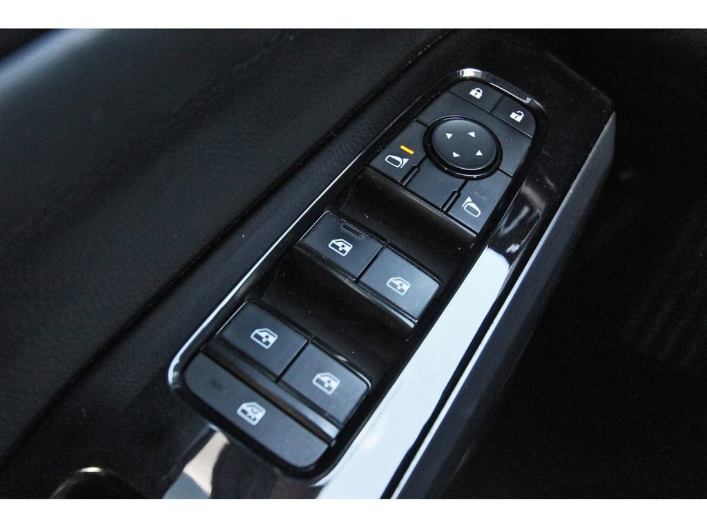 Used 2023 Nissan Pathfinder SL w/ Black Appearance Package image 25