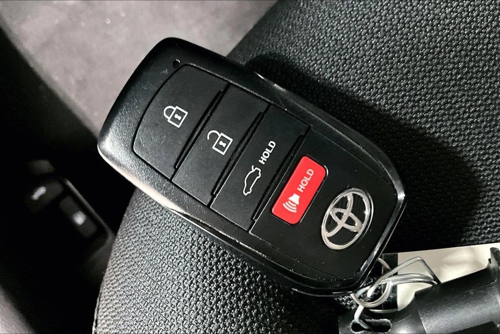 Used 2025 Toyota Corolla SE image 12