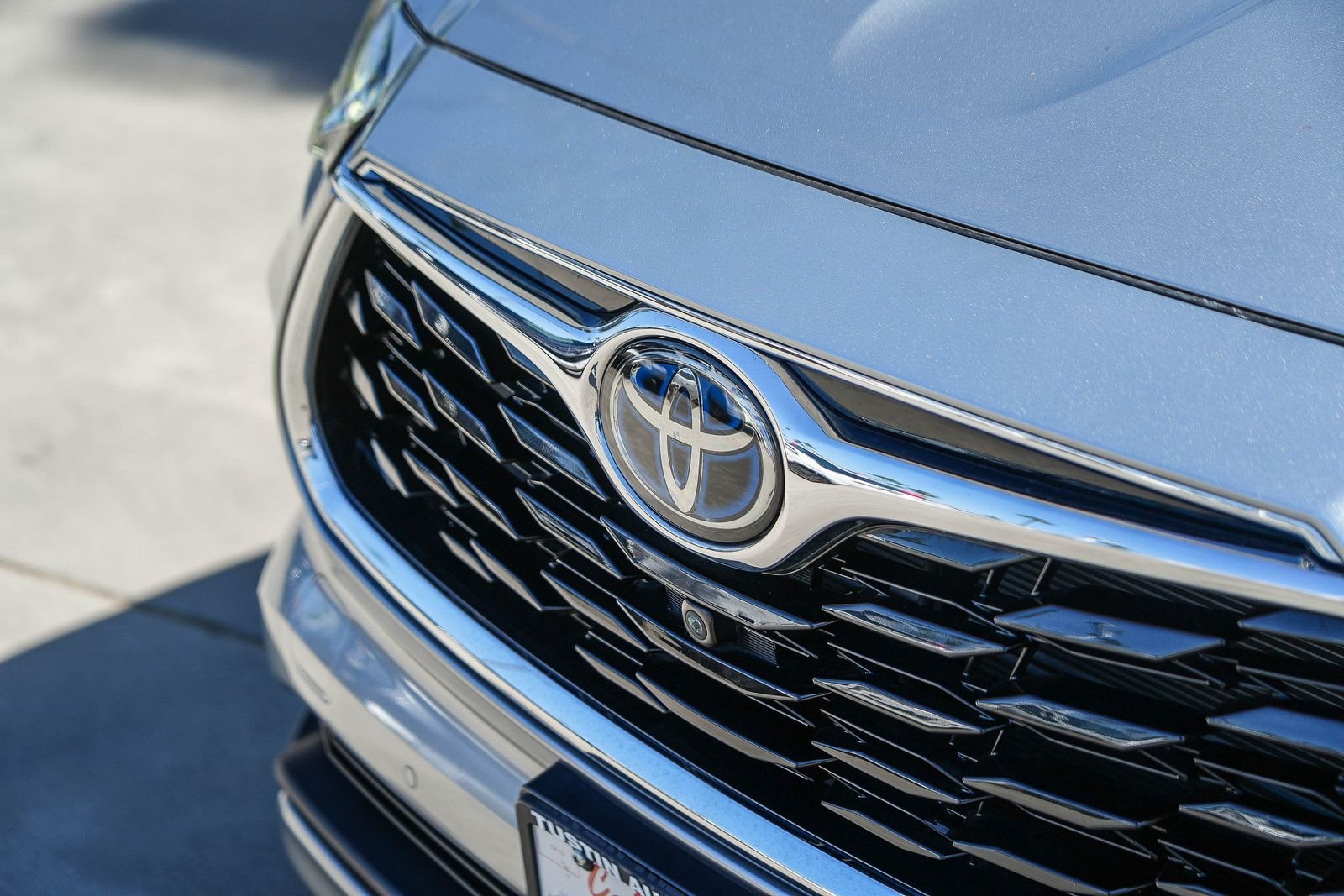 Used 2021 Toyota Highlander Platinum AWD/4WD image 3
